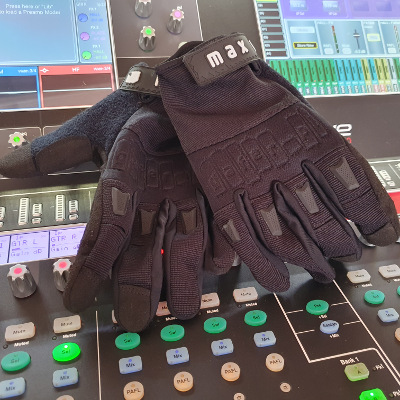 gloves max